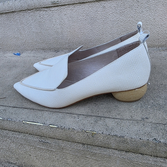 Jeffrey Campbell Viola White Pebblesd Leather Flats Kitten Heel - Picture 5 of 5